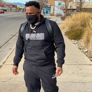 Meet your Posher, Dominique